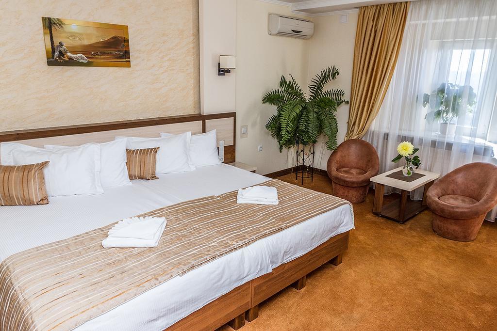 7 Sky Hotel Klinicheskaya Street Kiev Esterno foto