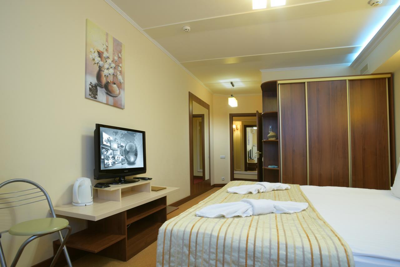 7 Sky Hotel Klinicheskaya Street Kiev Esterno foto