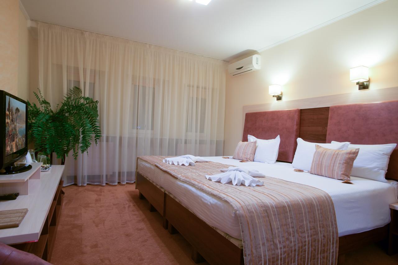 7 Sky Hotel Klinicheskaya Street Kiev Esterno foto