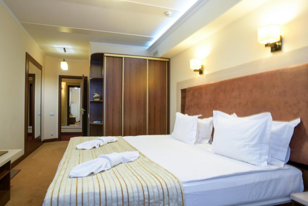 7 Sky Hotel Klinicheskaya Street Kiev Esterno foto