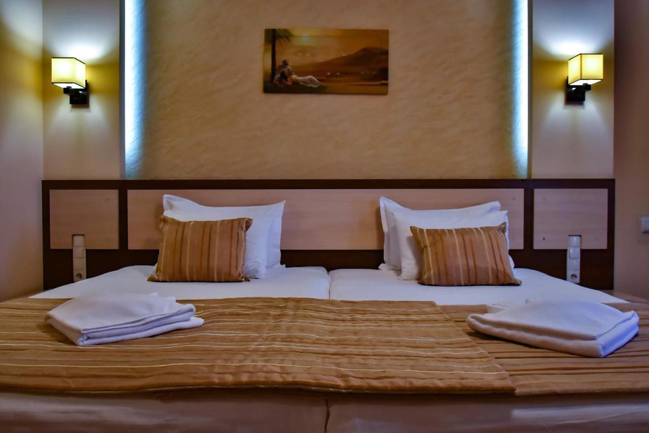 7 Sky Hotel Klinicheskaya Street Kiev Esterno foto